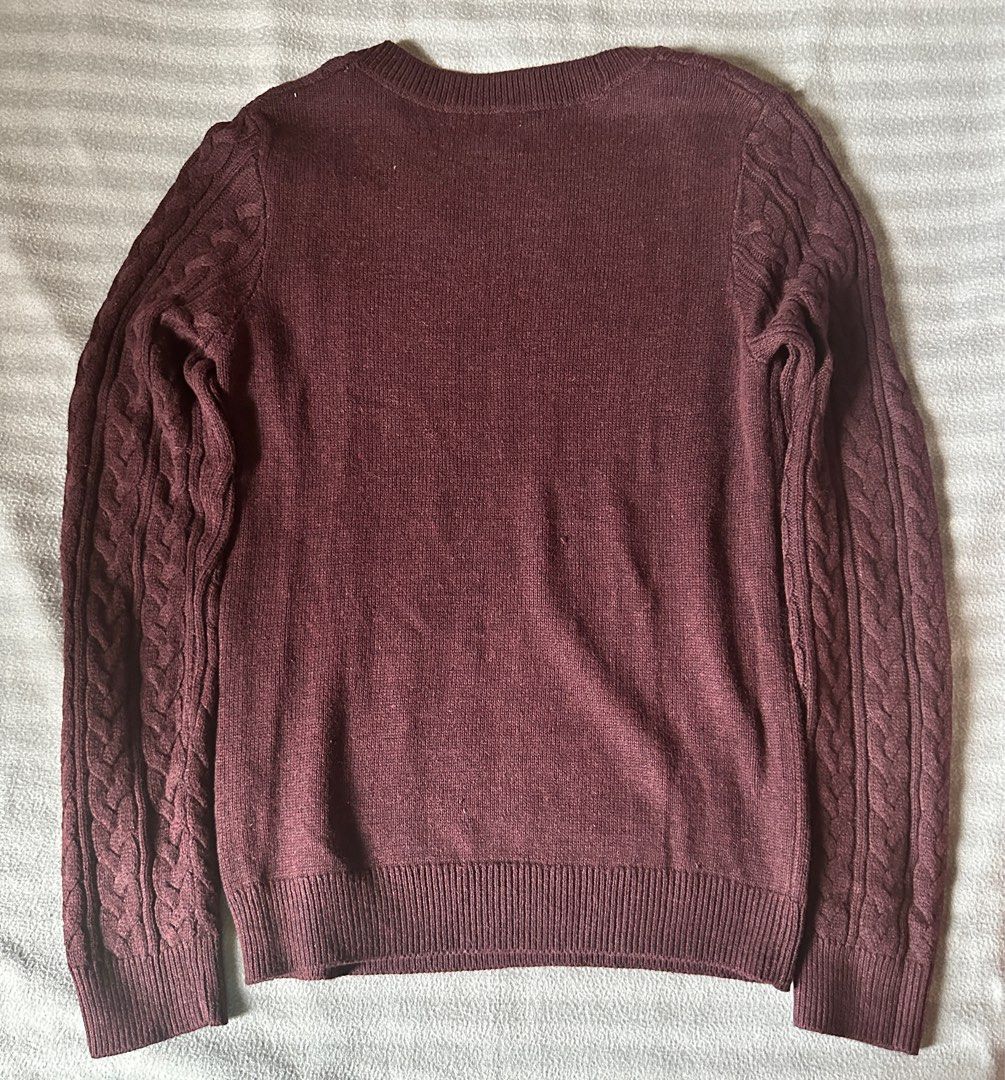 H&M Ladies Knit Sweater (Category: Longsleeves) located in Mandaluyong City. Submitted by danshari_ph (Listing ID 1295763868, Image 2). Description: MOP: Gcash/Maya/Bank transfer.