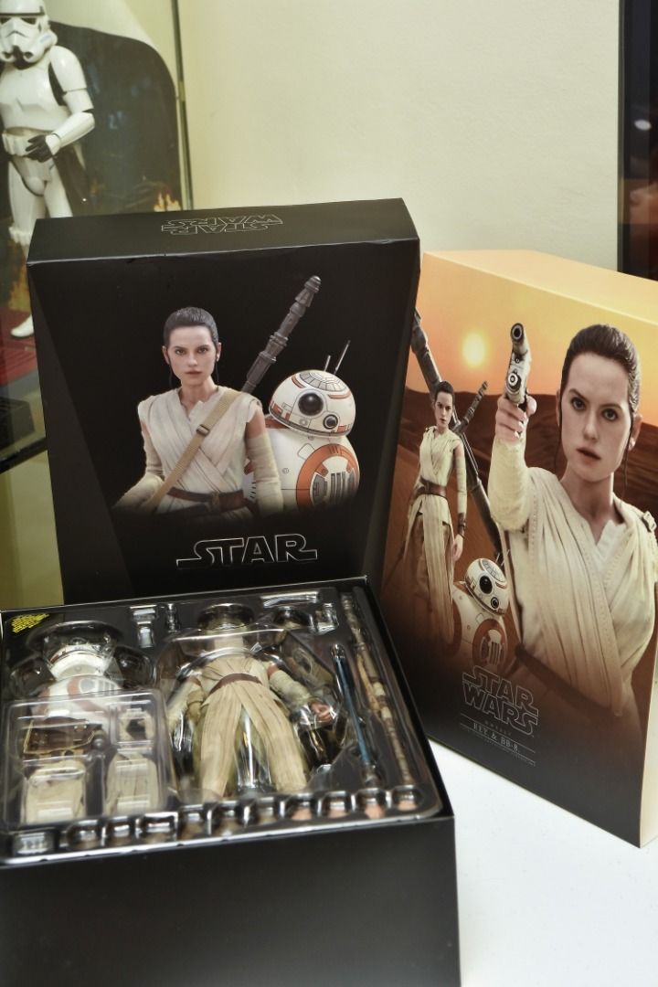 Hot Toys Rey & BB-8 (MMS337) (Category: Figurines & Statues) located in Mandaluyong City. Submitted by jrd_19 (Listing ID 1295817127, Image 2). Description: Hot Toys MMS337 Star Wars The Force Awakens Rey and BB-8 1:6 Scale Brand New.