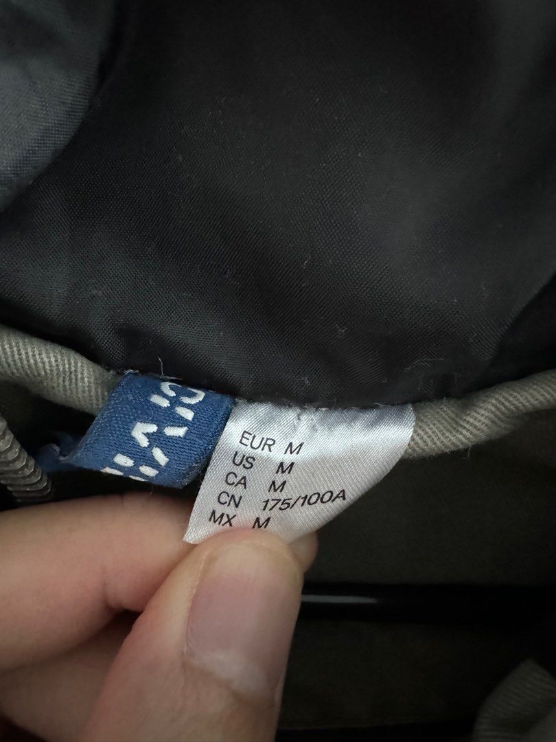 Jacket (Category: Hoodies) located in Singapore. Submitted by n7ayg (Listing ID 1295853387, Image 3). Description: Rarely use. .