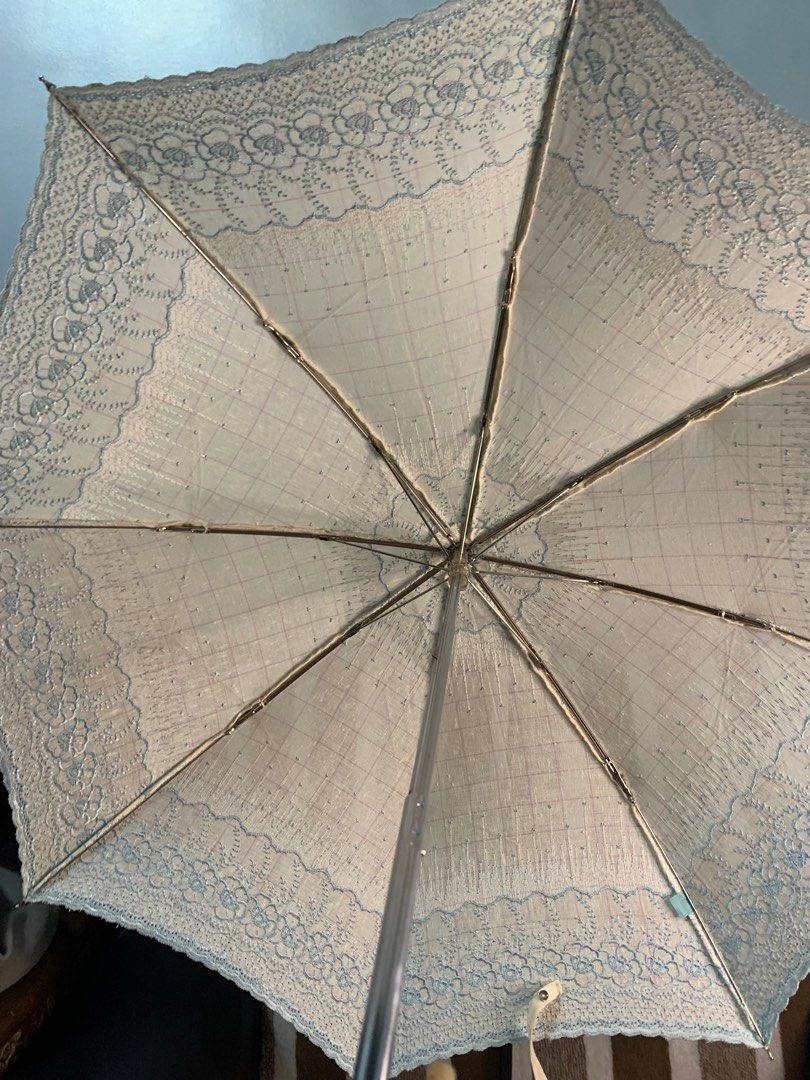 Japanese vintage umbrella (Category: Umbrellas) located in Cabanatuan. Submitted by mjluxxejapan (Listing ID 1295803329, Image 3). Description: No lp pls all details posted matibay asin Very good cond.small sz lng po ito.png single use maria clara datingan.pa tela n burda.d pwede s ulan .