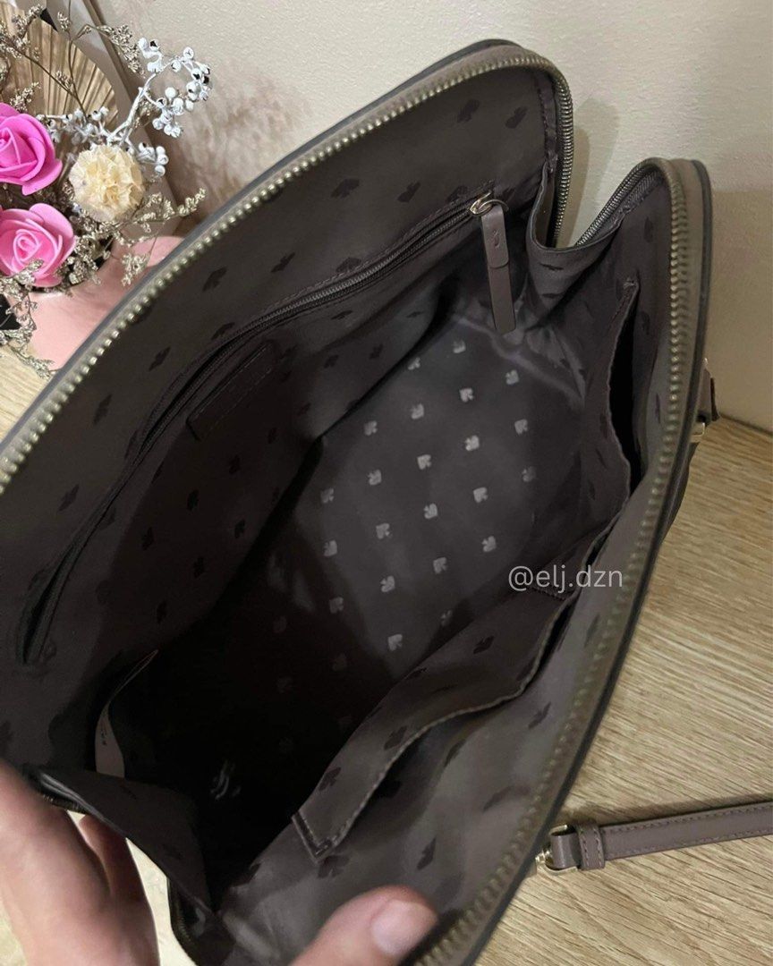 KATE SPADE (Category: Luxury Bags & Wallets) located in Quezon City. Submitted by em.db (Listing ID 1295762476, Image 3). Description: PRELOVED KATE SPADE BAG In used condition Quezon City 📍 No issue. Needs cleaning if maselan. Pero pwede na gamitin as is. Cash on delivery Cash on pick-up Meet up QC West Triangle / Fairview.