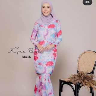 (Category: ) located in . Submitted by clearmywardrobe92 (Listing ID 1295823897, Image 1). Description: .
