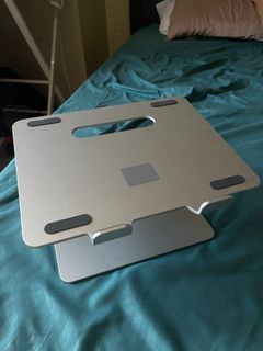 Laptop stand (adjustable)