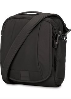 Ls200 black Pacsafe anti-theft bag