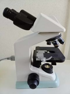 Nikon E100 Biological Microscope
