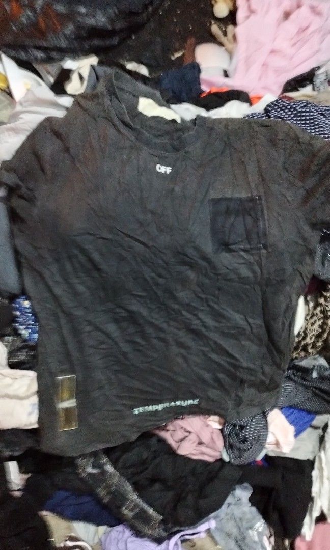 Off (Category: Activewear) located in Tanah Merah. Submitted by fm73110 (Listing ID 1295866383, Image 3). Description: off white.