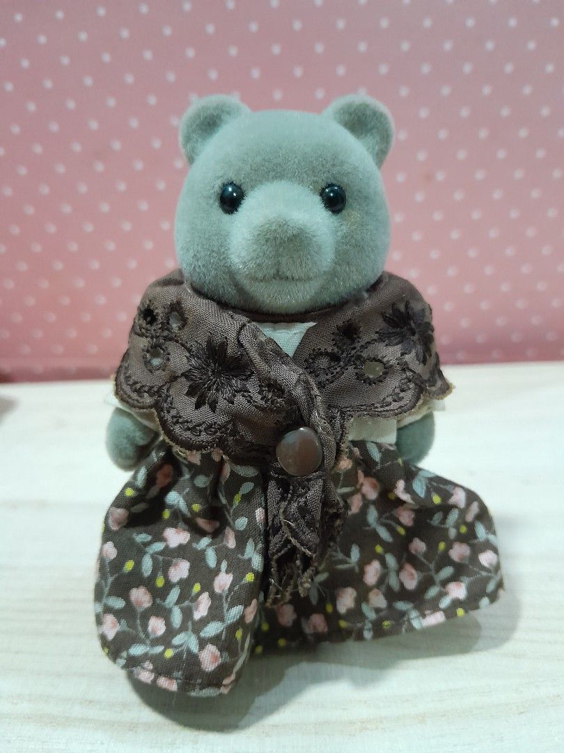 Preloved sylvanian families 2025