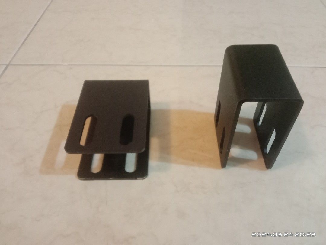Rack mount brackets (Category: Racks & Protection) located in Singapore. Submitted by goodday.007 (Listing ID 1295781508, Image 1). Description: 2 PCs universal luggage rack mounting brackets for cars..