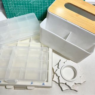 SALE W/ FREEBIE ‼️BUNDLE  MINIMALIST STORAGE PLASTIC BOXES WITH TISSUE HOLDER