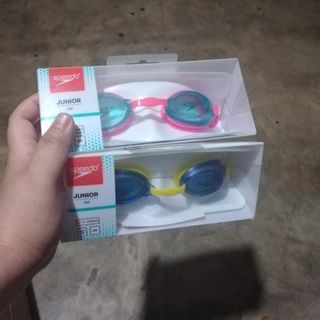 speedo goggles and swim cap