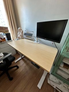 Standing desk (electronic)