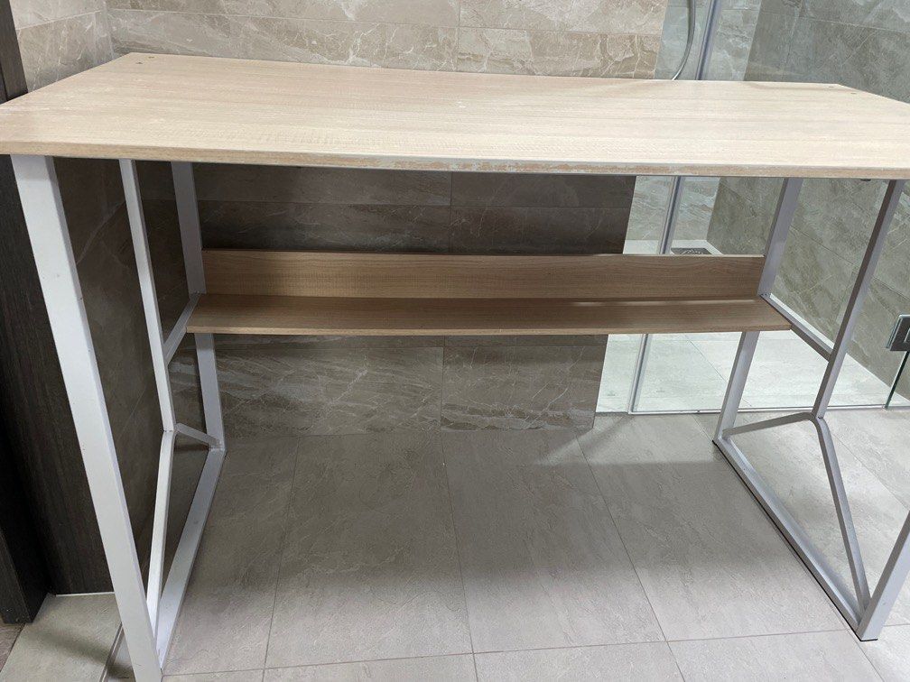 Table (Category: Tables & Sets) located in Singapore. Submitted by subwayhere (Listing ID 1295733581, Image 3). Description: .
