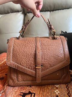 (Category: ) located in . Submitted by stylewithpreloved (Listing ID 1295725586, Image 1). Description: .