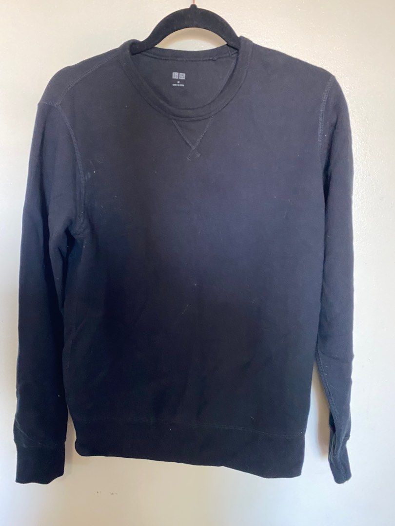 UNIQLO Longsleeve shirt (Category: Sleep and Loungewear) located in Pasig City. Submitted by lucky_m21 (Listing ID 1295792442, Image 1). Description: Size: Medium.