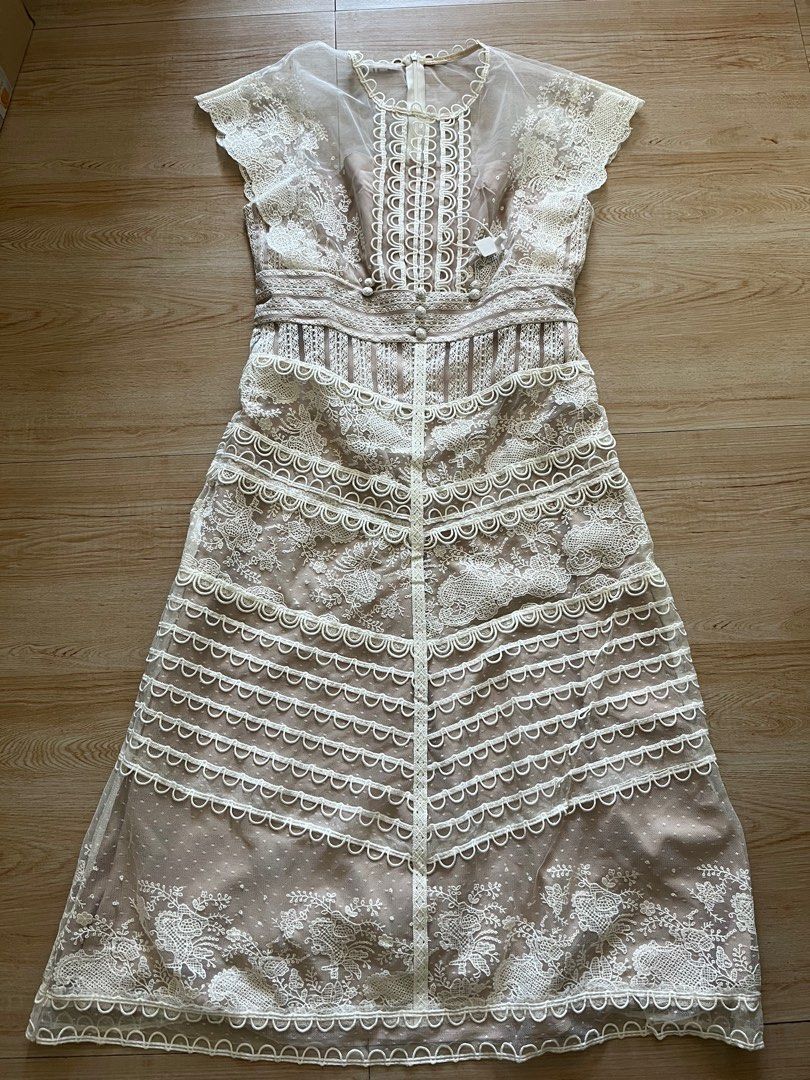 While Lace Dress XL (Category: Dresses) located in Quezon City. Submitted by ronabouts (Listing ID 1295762757, Image 1). Description: Originally priced at 2,500 Fits M-L even if size is XL Very elegant lace dress Measurement on Flat lay: Shoulder to Shoulder- 23 inches Chest- 18 inches Waist- 15 1/2 inches Hips- 18 inches Length- 46 inches.