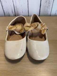 White Kids Shoes Used - Preloved