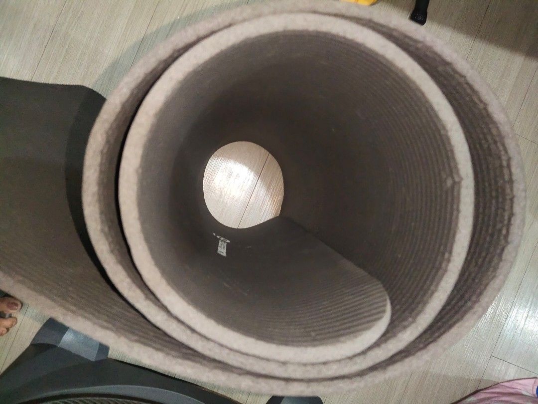 Yoga Mat (Category: Exercise Mats) located in Mandaluyong City. Submitted by joyceabigailm (Listing ID 1295714505, Image 3). Description: Yoga mat rfs: decluttering.