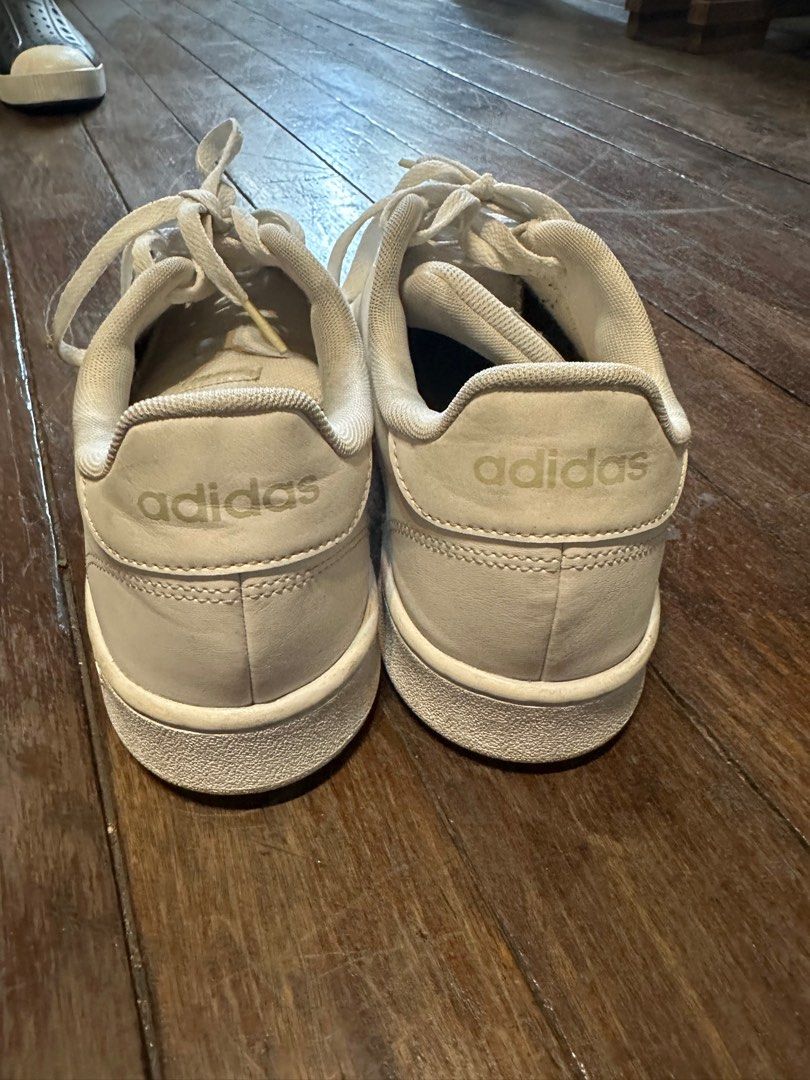 Adidas Advantage shoes M11 triple white (Category: Sneakers) located in Munoz. Submitted by jaizer (Listing ID 1295885262, Image 3). Description: -lightly used, natambakan, may bagong sapatos and original, bought from sm north edsa price: 1500 loc: south caloocan/sm monumento/sm center sangandaan.