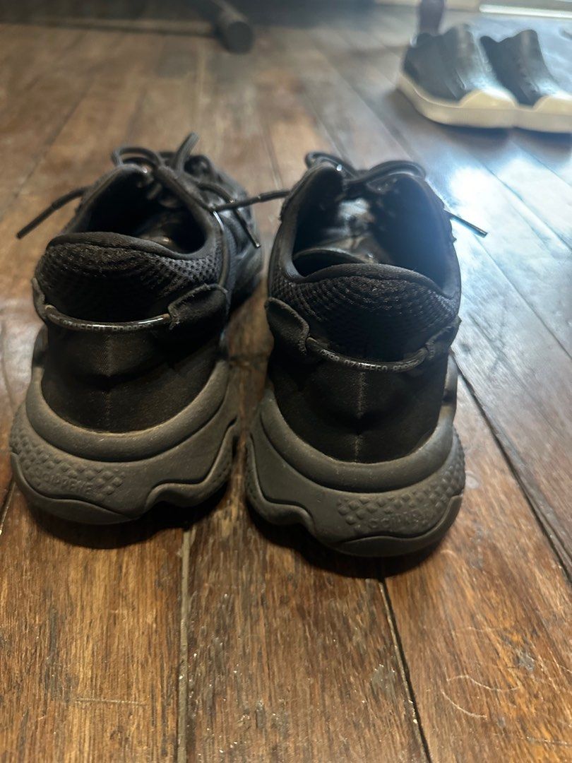 Adidas Ozweego black M11 (Category: Casual Shoes) located in Munoz. Submitted by jaizer (Listing ID 1295885061, Image 2). Description: -lightly used, natambakan, may bagong sapatos and original, bought from sm north edsa price: 3500 loc: south caloocan/sm monumento/sm center sangandaan.