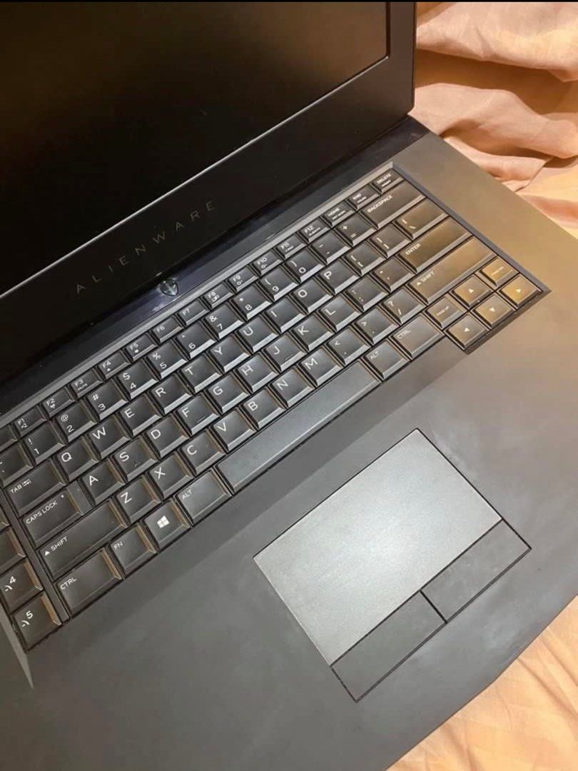 Alienware 15 R4 (Category: Laptops & Notebooks) located in Quezon City. Submitted by konascloset (Listing ID 1295984848, Image 2). Description: Issue: dead motherboard, the rest are working.