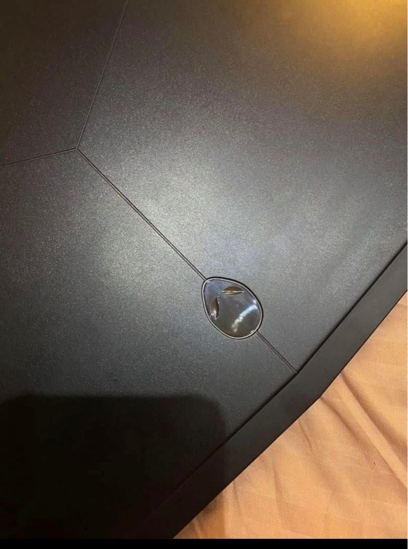 Alienware 15 R4 (Category: Laptops & Notebooks) located in Quezon City. Submitted by konascloset (Listing ID 1295984848, Image 3). Description: Issue: dead motherboard, the rest are working.