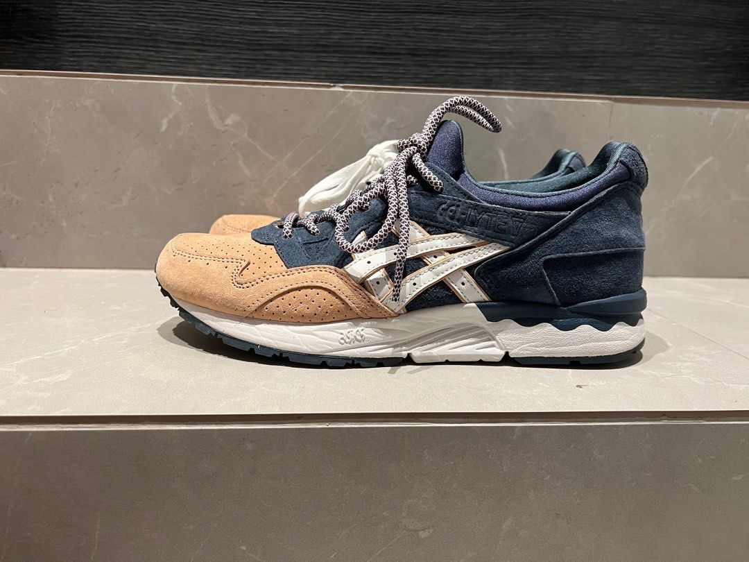 ASICS Gel Lyte V salmon toe (Category: Sneakers) located in Singapore. Submitted by horol_head (Listing ID 1296009600, Image 3). Description: Used once or twice. In great condition. Bought from stock X. Will send e invoice. Really special sneaker .