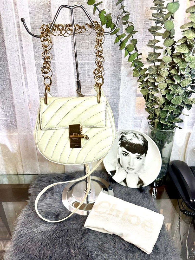 AUTHENTIC CHLOE DREW 2 sling / shoulder bag (Category: Luxury Bags & Wallets) located in Paranaque City. Submitted by canibyours (Listing ID 1295882875, Image 2). Description: Authentic Chloe Drew 2 Sling / shoulder Bag Comes with dust bag. Rank A (9/10) Please send me a message if interested. We can do meet ups (Parañaque) or I can shit it via LBC. .