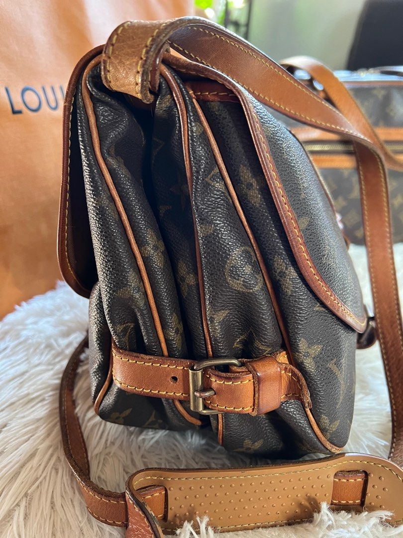 Authentic LV saumur crossbody (Category: Luxury Bags & Wallets) located in Binalonan. Submitted by sheenaluxarchive (Listing ID 1295876459, Image 3). Description: mm size authentic no cracks on body no open piping cheapest saumur here at carou.