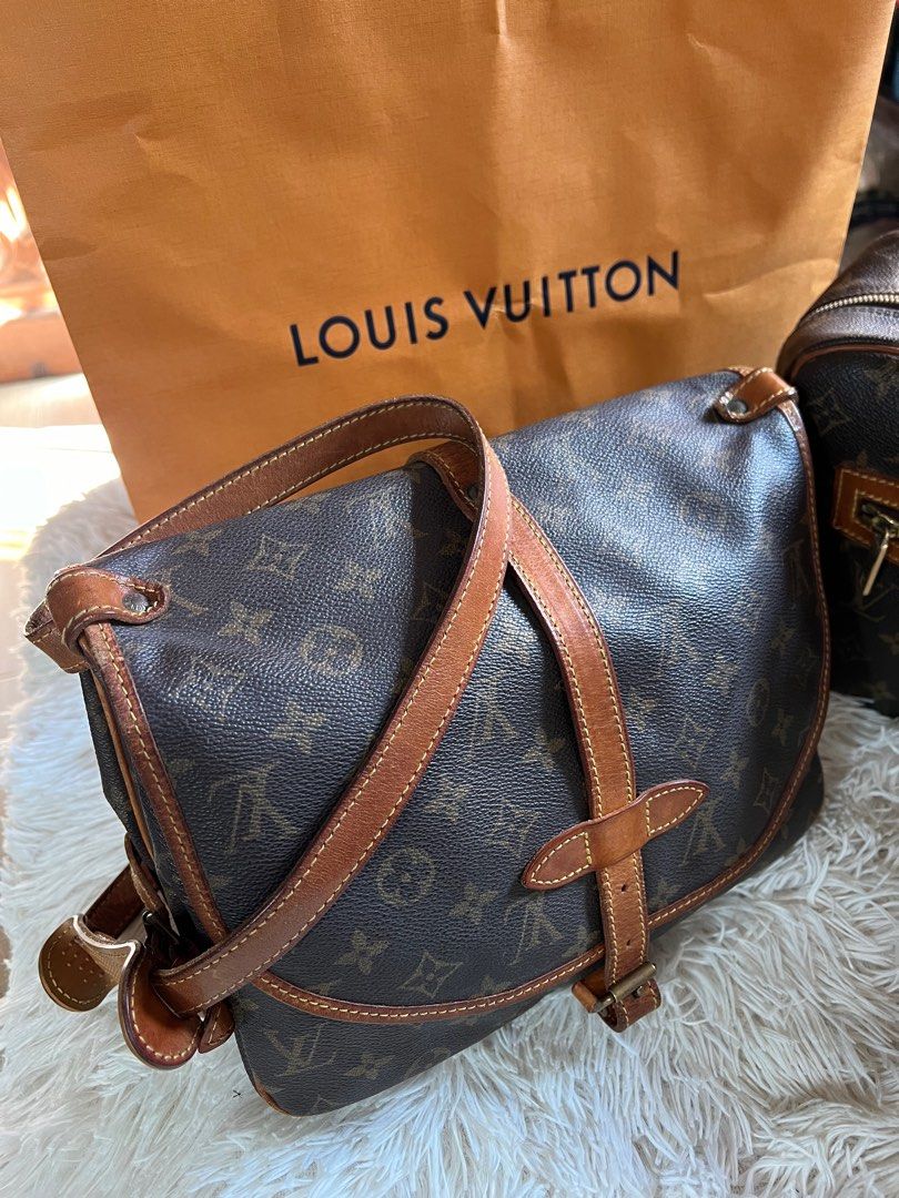 Authentic LV saumur crossbody (Category: Luxury Bags & Wallets) located in Binalonan. Submitted by sheenaluxarchive (Listing ID 1295876459, Image 2). Description: mm size authentic no cracks on body no open piping cheapest saumur here at carou.