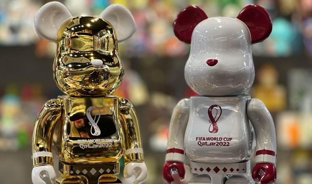 BE@RBRICK - 2022年國際足協世界盃OLP Bearbrick1000% 一套兩款金色＋ 