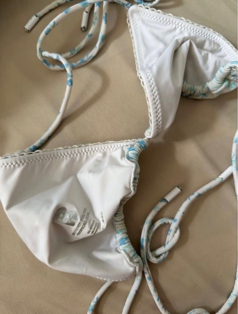 Blackbough Tea Time Triangle Top (Category: Bikinis & Swimsuits) located in San Isidro. Submitted by 317.studios (Listing ID 1296019583, Image 3). Description: M but fits better in S Bought for 1400.