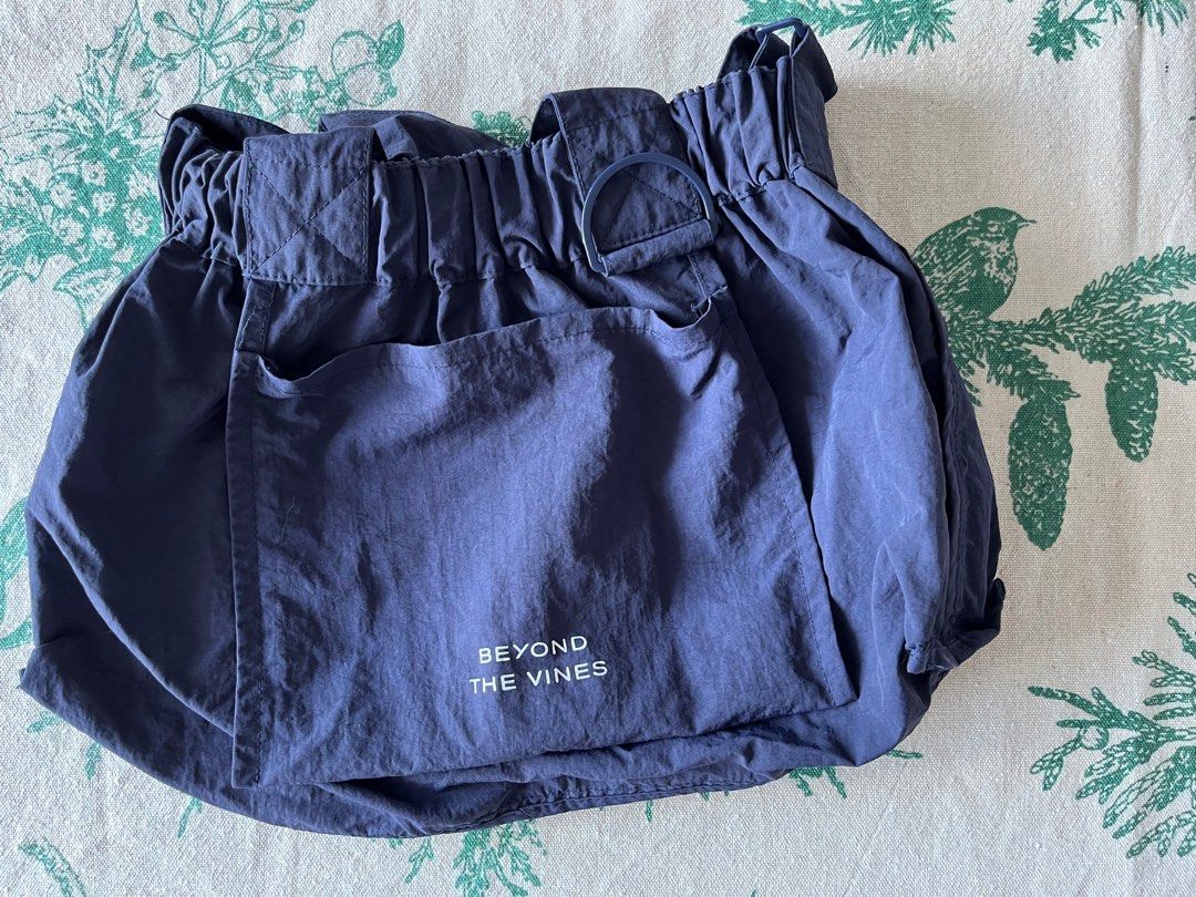 BTV Beyond the vines XS dumpling bag Navy (Gen 1), Women's Fashion