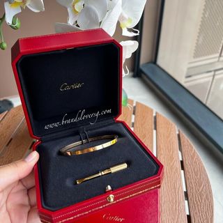 (Category: ) located in . Submitted by brands_lover (Listing ID 1261799722, Image 1). Description: .