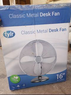 Classic Metal Desk fan