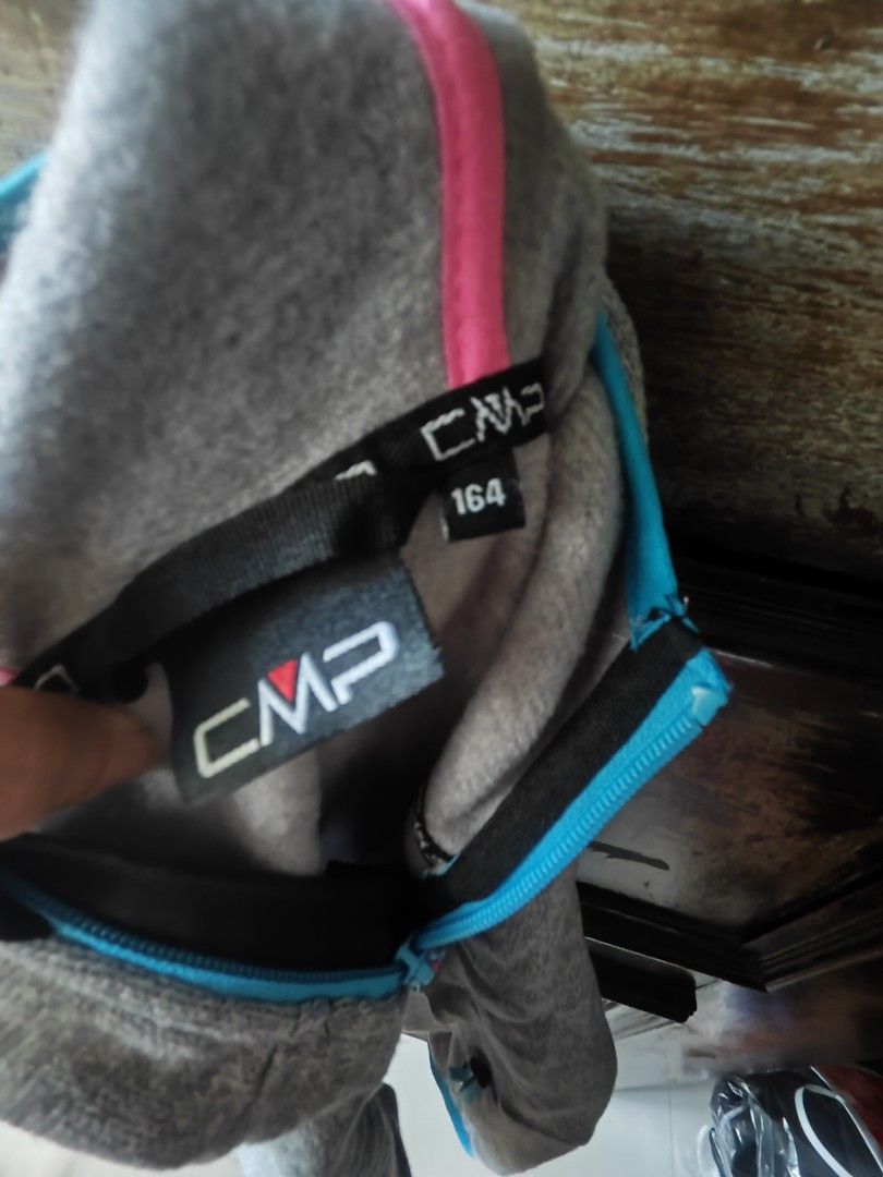 CMP Jacket (Category: Other Sports Equipment and Supplies) located in Singapore. Submitted by pocketfullofjoy (Listing ID 1295968106, Image 3). Description: Size 164 Grey.