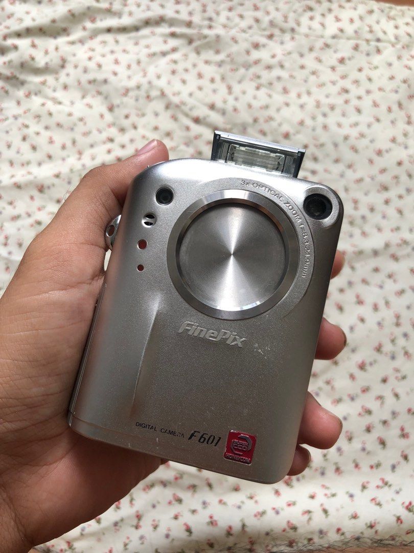 FUJIFILM FINEPIX cameras (Category: Cameras) located in Iloilo. Submitted by heyjay10 (Listing ID 1295894431, Image 1). Description: DEFECTIVE SELLING AS IS BUY AT YOUR OWN RISK FINEPIX F601 Issues: -lens cover does not work -working but cant take pictures -scratches Comes with battery FINEPIX JX Meet-ups around Iloilo Shipping available Shipping fee shouldered by buyer .