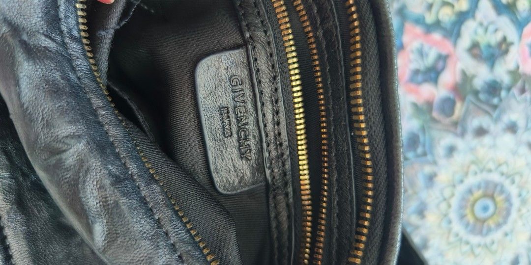 Givency mini Pandora (Category: Luxury Bags & Wallets) located in Calamba. Submitted by olxph_117192614 (Listing ID 1295895532, Image 2). Description: givenchy mini pandora like new no rubs. super ganda sa personal.