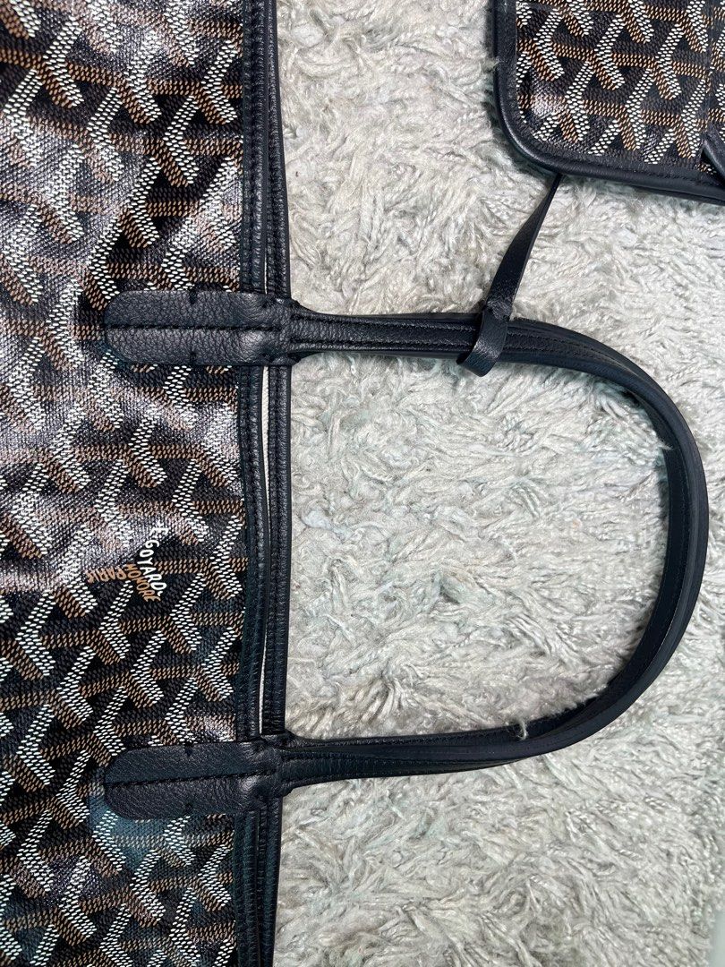 Goyard St. Louis PM Black (Category: Luxury Bags & Wallets) located in Pasig City. Submitted by kava.collection (Listing ID 1296051000, Image 3). Description: Goyard St. Louis PM Black Condition: Lightly Used Rating: 9/10 Inclusions: dustbag, pouch, care booklet, tag, store receipt, paperbag Price: Php92,000 ✨The Saint Louis PM bag is made from Goyardine and is unlined. It is extremely light and completely reversible. Wear it showing the Goyardin