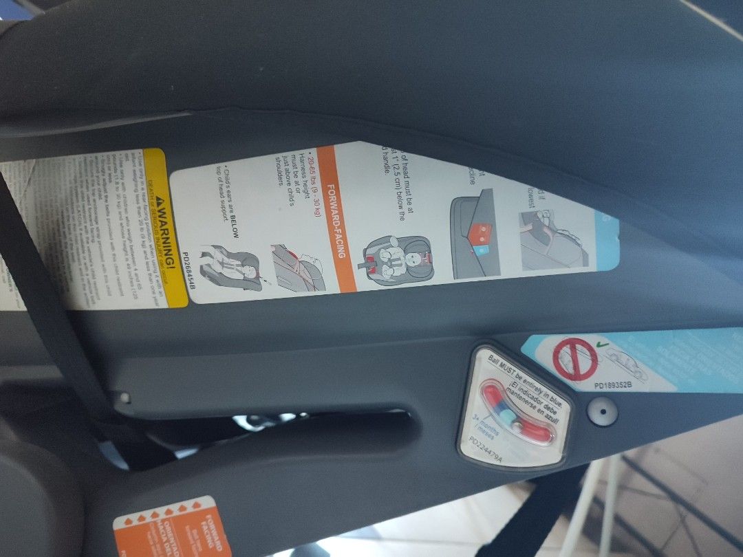Graco Convertible 8 Position Car seat (Category: Car Seats) located in Pasig City. Submitted by yangstunnatcg (Listing ID 1295877498, Image 3). Description: Graco Convertible 8 Position RFS: Declutter Condition: 10/10 (needs cleaning due to dust).