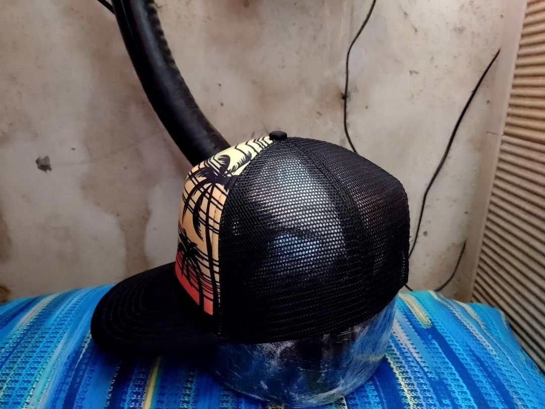 Hang Ten Authentic Surf Brand, Adjustable Snapback Trucker Hat/Net Cap (Category: Caps & Hats) located in San Mateo. Submitted by JmThriftCap_Ph (Listing ID 1295893717, Image 3). Description: PLEASE READ THE DESCRIPTION 👇 *Excellent Condition *Rubberized Print Hang Ten Footprint Design & Laser Print Beach Vibes Design *Hang Ten Brand *Official Headwear, The Original California Brand Since 1960 *Perfect For Your Summer Outfit ⛱️ *Adjustable Snapb