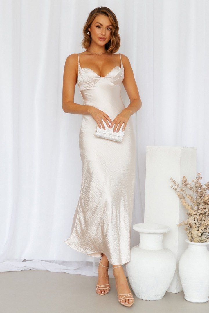 Hello Molly Lovely Escape Maxi Dress Champagne XS, Women's Fashion, Dresses  & Sets, Dresses on Carousell