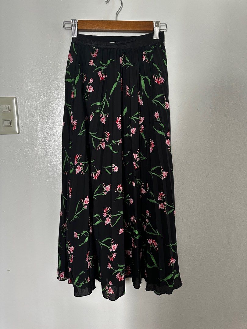 H&m floral pleated skirt store