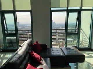 Le Grand 2 Eastwood for rent 1 bedroom with loft and parking