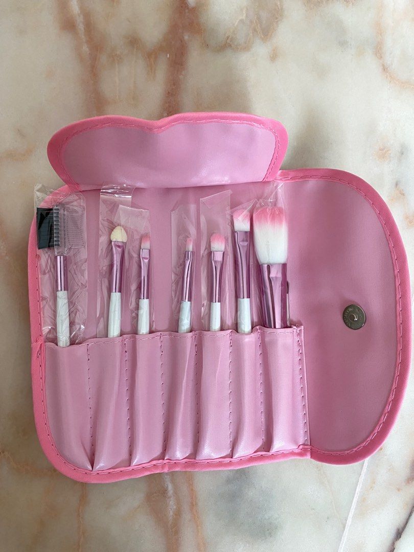 Makeup Brush Set (Category: Makeup) located in Singapore. Submitted by jacln (Listing ID 1295960220, Image 1). Description: .