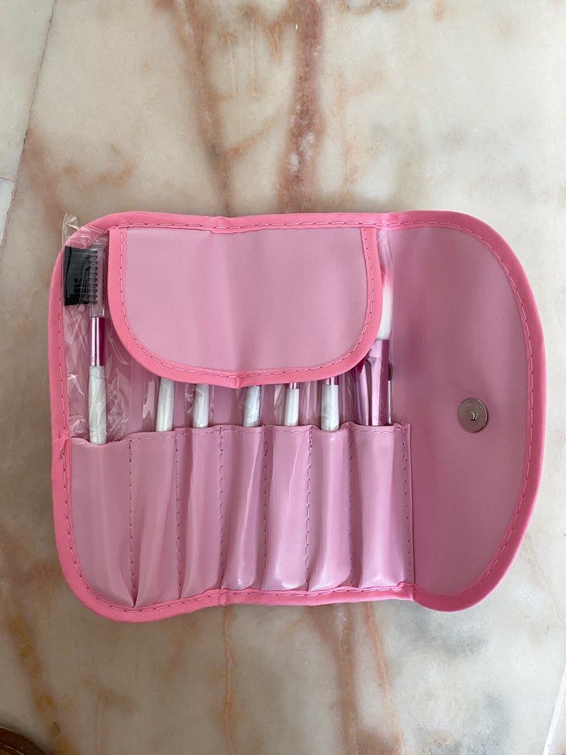 Makeup Brush Set (Category: Makeup) located in Singapore. Submitted by jacln (Listing ID 1295960220, Image 2). Description: .
