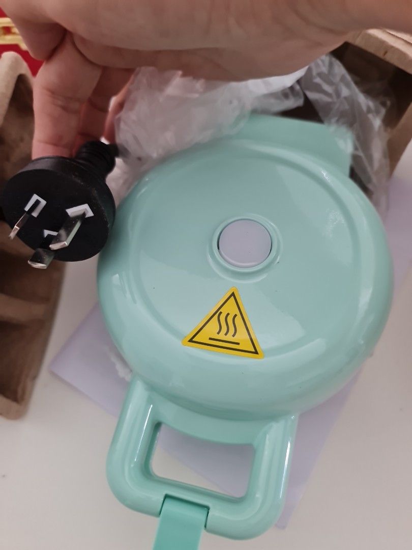 Mini Waffle maker (Category: Other Kitchen Appliances) located in Singapore. Submitted by mich777 (Listing ID 1295960296, Image 2). Description: v cute and adorable mini waffle maker. note the plug needs an extension plug 🔌 for 3 pin.
