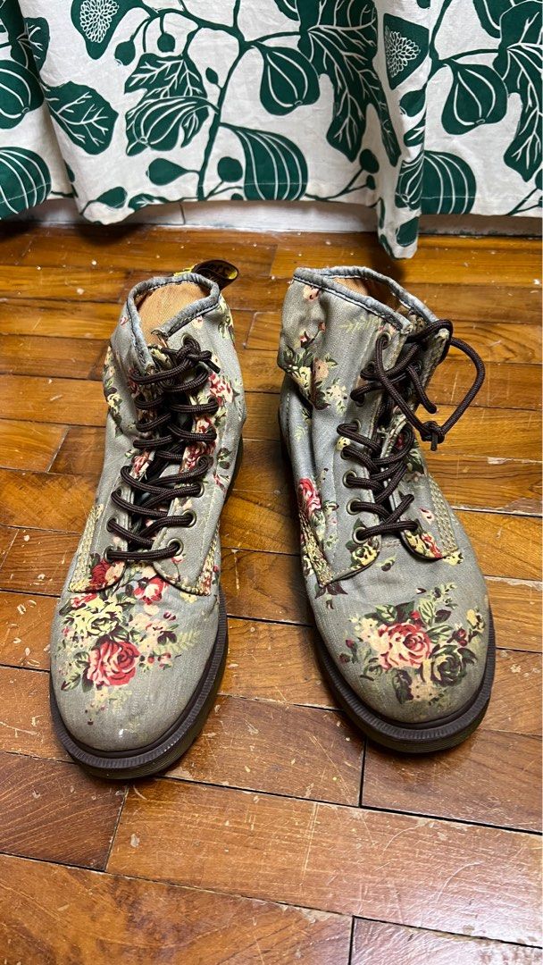 Floral canvas dr martens deals