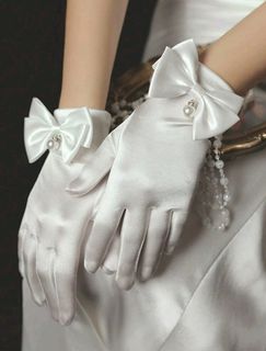 Pair of White Satin Gloves / White Gloves / Wedding Gloves / Satin Gloves