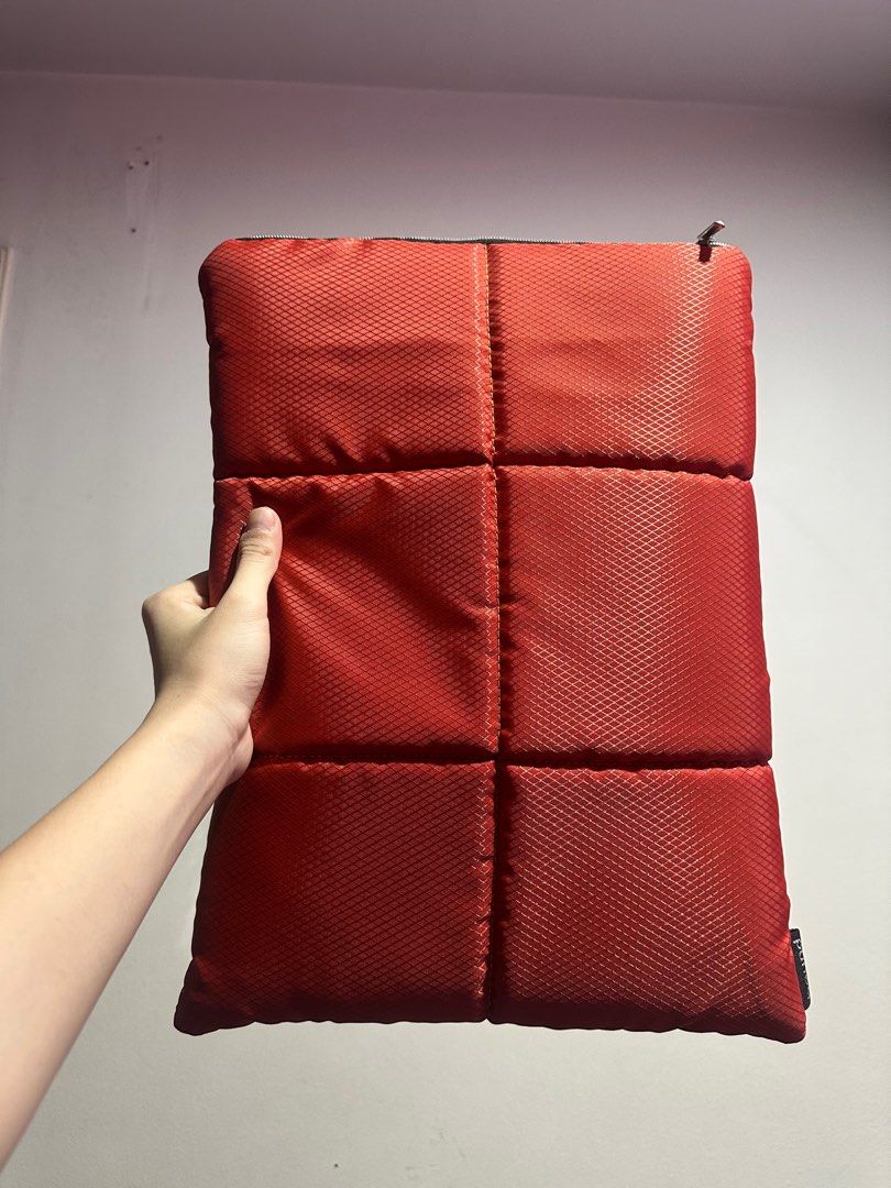 Red Nylon Laptop Sleeve (Category: Laptop Bags & Sleeves) located in Quezon City. Submitted by jannaht (Listing ID 1296007398, Image 1). Description: It can fit a 16- inch laptop (around the size of a MacBook Pro) PM if interested, feel free to ask me anything :)) .
