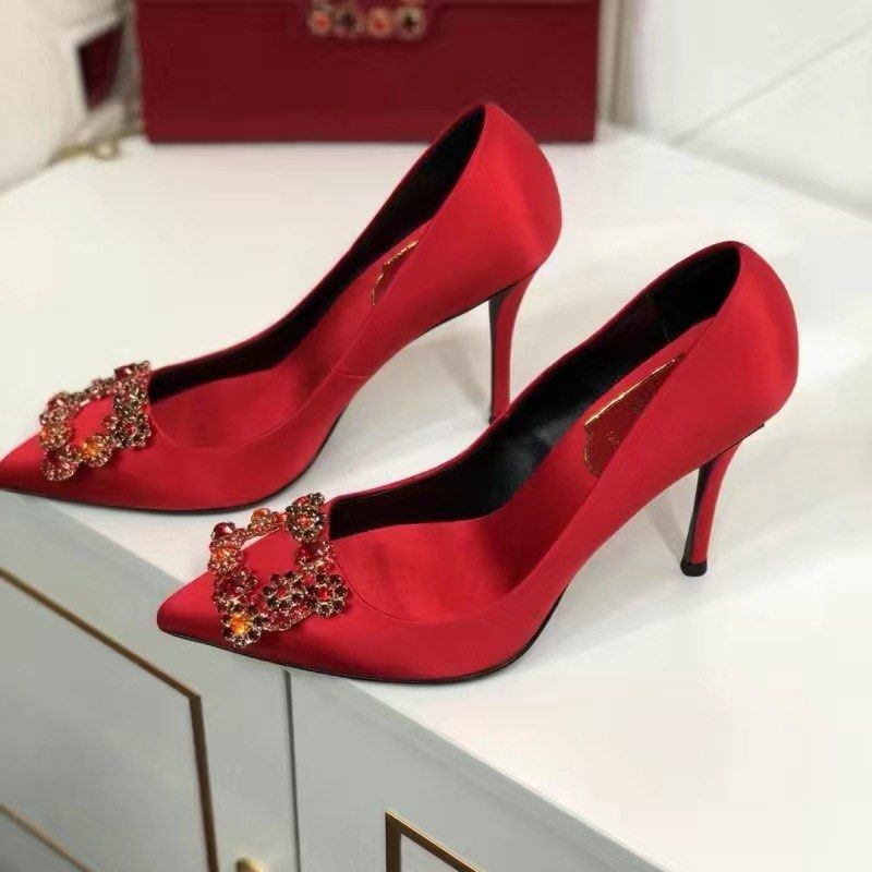 Roger vivier red pumps 2025